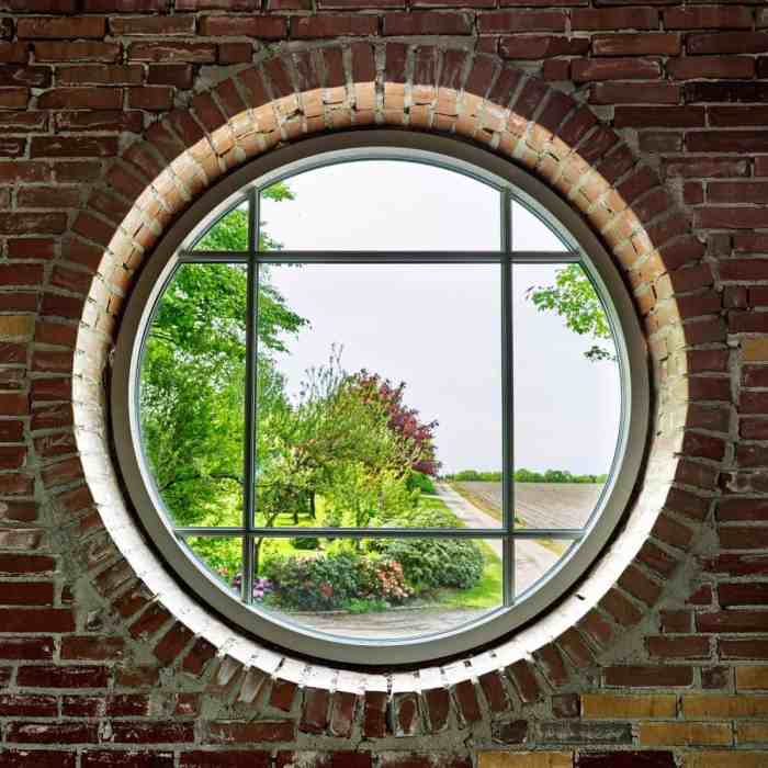 How to decorate round windows