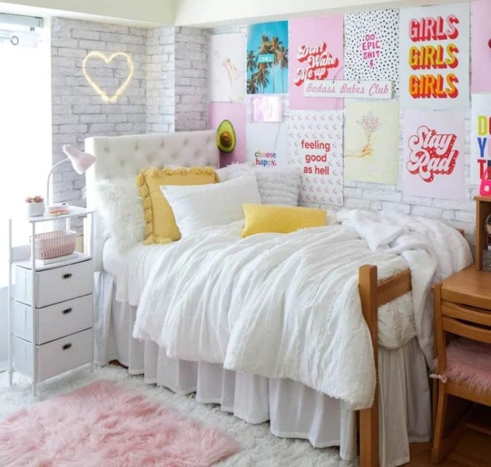 How to decorate a single college dorm room