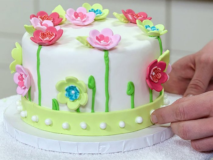 How to make a fondant cake decoration