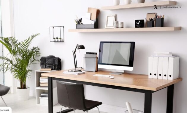 How to decorate desk in office