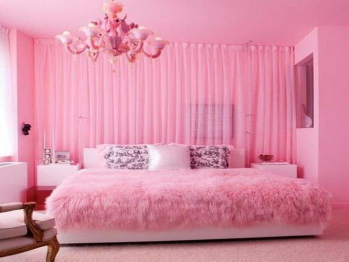 How to decorate a light pink room