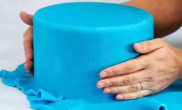 How to make a fondant cake decoration