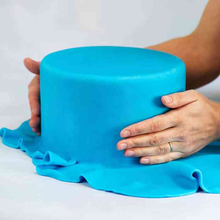 How to make a fondant cake decoration