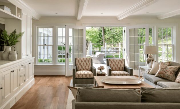 How to decorate living room with french doors