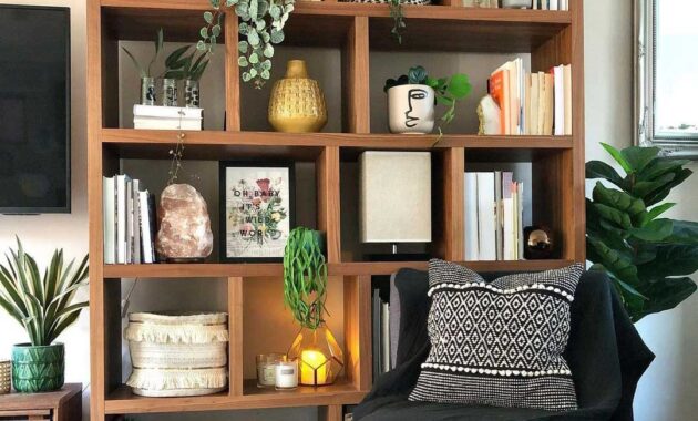 How to decorate small shelves in living room